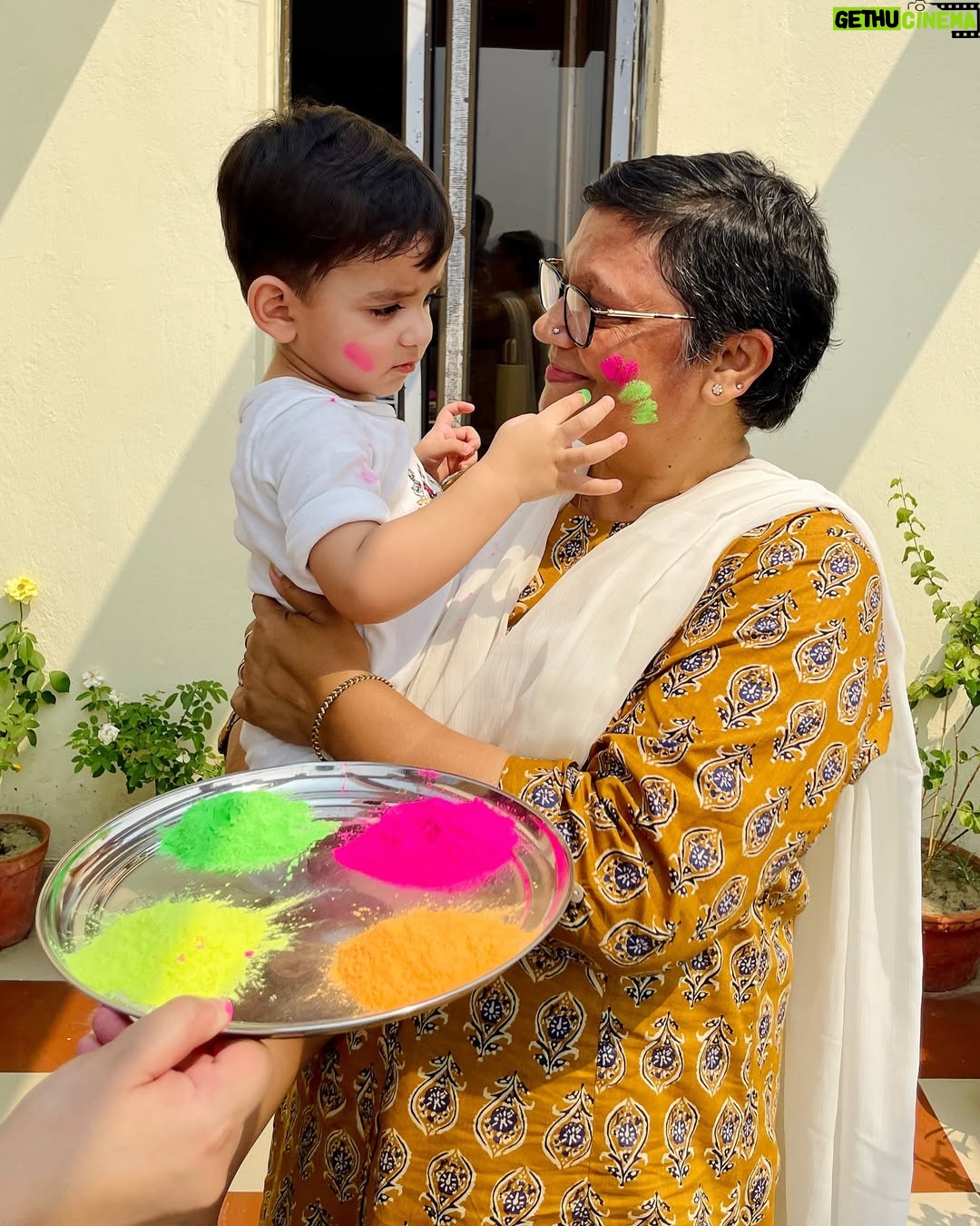 Ridhima Ghosh - 21.8K Likes - This Dol Purnima, we are celebrating with bright hues, happy hearts, and the warmth of family. Dheer is discovering the joy of Holi with Ma joining in the fun, and every splash of colour is a new memory in the making!
Wishing you all a Holi as vibrant and joyful as today! 💛💙❤️💚
#DolPurnima #HoliHai