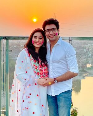 Ridhima Ghosh Instagram - This Dol Purnima, we are celebrating with bright hues, happy hearts, and the warmth of family. Dheer is discovering the joy of Holi with Ma joining in the fun, and every splash of colour is a new memory in the making!

Wishing you all a Holi as vibrant and joyful as today! 💛💙❤️💚 

#DolPurnima #HoliHai