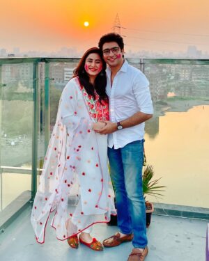 Ridhima Ghosh Instagram - This Dol Purnima, we are celebrating with bright hues, happy hearts, and the warmth of family. Dheer is discovering the joy of Holi with Ma joining in the fun, and every splash of colour is a new memory in the making!

Wishing you all a Holi as vibrant and joyful as today! 💛💙❤️💚 

#DolPurnima #HoliHai