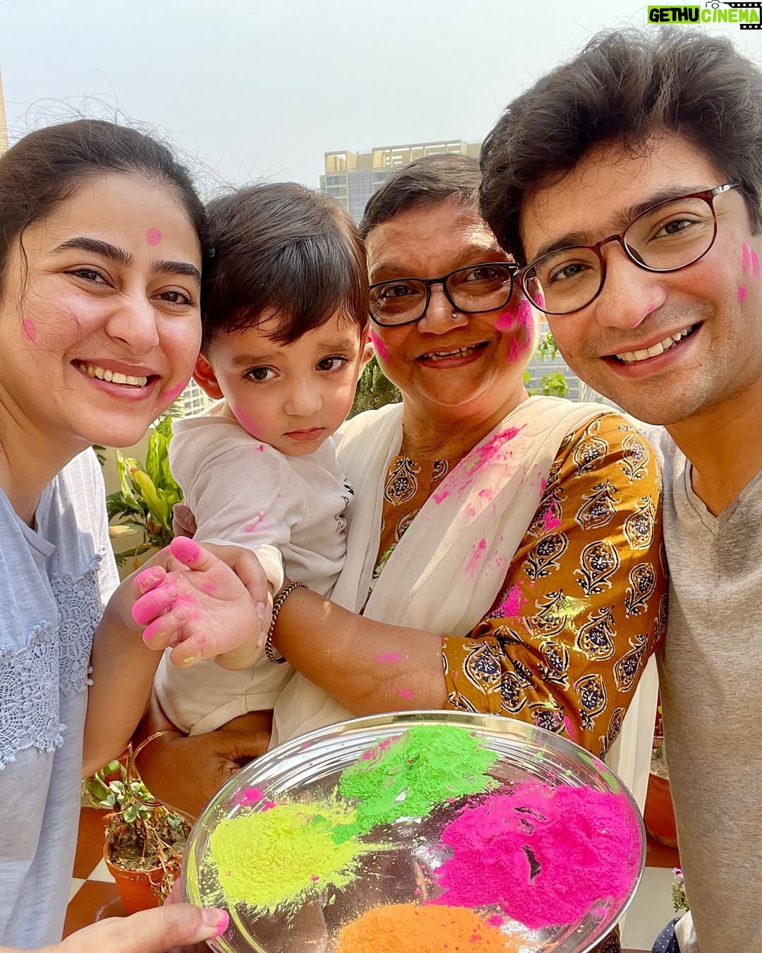 Ridhima Ghosh - 21.8K Likes - This Dol Purnima, we are celebrating with bright hues, happy hearts, and the warmth of family. Dheer is discovering the joy of Holi with Ma joining in the fun, and every splash of colour is a new memory in the making!
Wishing you all a Holi as vibrant and joyful as today! 💛💙❤️💚
#DolPurnima #HoliHai
