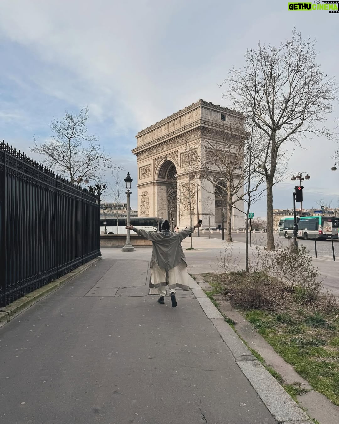 Rila Fukushima - 3 Likes - Paris 🇫🇷
パリに行ってきました。
① Musée de l'Orangerie #オランジュリー美術館
②Early in the morning
③Monet #LesNymphéas #waterlilies
④
⑤If me and @gaiarepossi were in the same school💓🤭
⑥ sent out postcards
⑦ sleepy Rila 🤤😴
⑧run into @shunsukeokabe 🚲
⑨run everybody run 🏃💨
⑩back stage
🔥