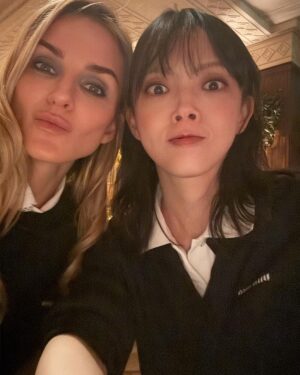 Rila Fukushima Instagram - @miumiu about last night 🤭🍽️🍸
with my twin @gaiarepossi and beautiful Momo chan @momo, and Miuccia 💓