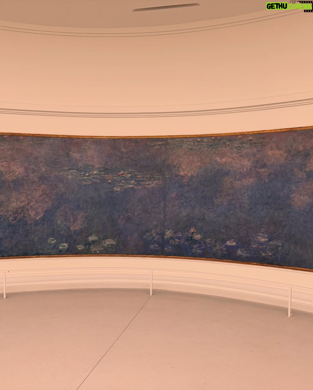 Rila Fukushima - 3 Likes - Paris 🇫🇷
パリに行ってきました。
① Musée de l'Orangerie #オランジュリー美術館
②Early in the morning
③Monet #LesNymphéas #waterlilies
④
⑤If me and @gaiarepossi were in the same school💓🤭
⑥ sent out postcards
⑦ sleepy Rila 🤤😴
⑧run into @shunsukeokabe 🚲
⑨run everybody run 🏃💨
⑩back stage
🔥