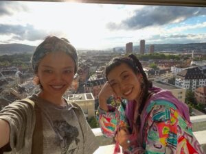 Rila Fukushima Instagram - About @kllylmrck  from film “Electric child”.

①Me&Kelly

②kelly was Knitting 🧶 something on set. Super 💨 

③First time swimming in Rhine river(ライン川)

④Rila got scared 

⑤3.2.1.Go 🔥

⑥Kelly created most of my character’s blazes extension.

⑦What happened to Kelly?

⑧Kelly got stucked in the bathroom at my switzerland apartment.We struggled for 30 minutes🤣
But we didn’t forget to take picture even though we were in trouble. Hahaha

⑨ Amazing view&fresh air. Kelly was super fine with heights. Beer was so good too.

⑩Rila got little Nervous for nights.

Thank you @kllylmrck for sharing good & fun time✨☺️

#electricchild  #Switzerland #2022