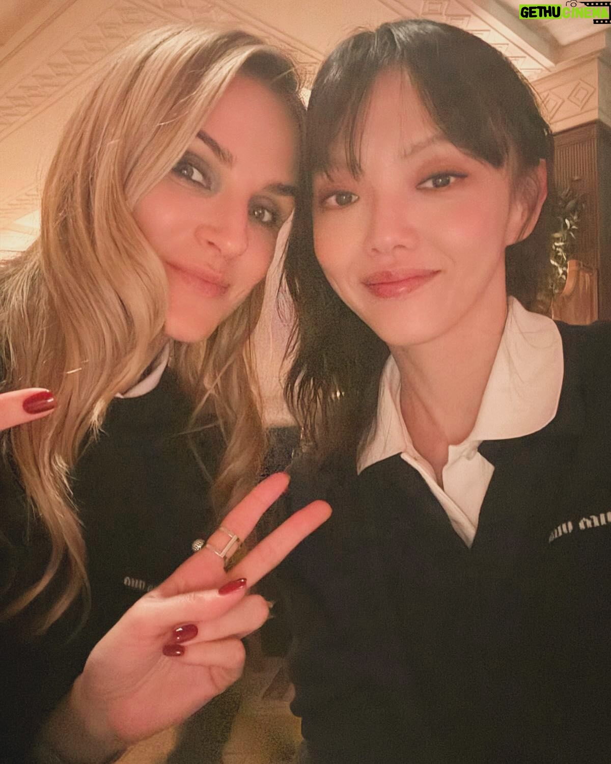 Rila Fukushima - 3 Likes - Paris 🇫🇷
パリに行ってきました。
① Musée de l'Orangerie #オランジュリー美術館
②Early in the morning
③Monet #LesNymphéas #waterlilies
④
⑤If me and @gaiarepossi were in the same school💓🤭
⑥ sent out postcards
⑦ sleepy Rila 🤤😴
⑧run into @shunsukeokabe 🚲
⑨run everybody run 🏃💨
⑩back stage
🔥