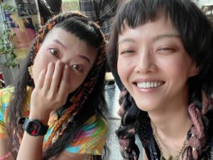 Rila Fukushima Instagram - About @kllylmrck  from film “Electric child”.

①Me&Kelly

②kelly was Knitting 🧶 something on set. Super 💨 

③First time swimming in Rhine river(ライン川)

④Rila got scared 

⑤3.2.1.Go 🔥

⑥Kelly created most of my character’s blazes extension.

⑦What happened to Kelly?

⑧Kelly got stucked in the bathroom at my switzerland apartment.We struggled for 30 minutes🤣
But we didn’t forget to take picture even though we were in trouble. Hahaha

⑨ Amazing view&fresh air. Kelly was super fine with heights. Beer was so good too.

⑩Rila got little Nervous for nights.

Thank you @kllylmrck for sharing good & fun time✨☺️

#electricchild  #Switzerland #2022