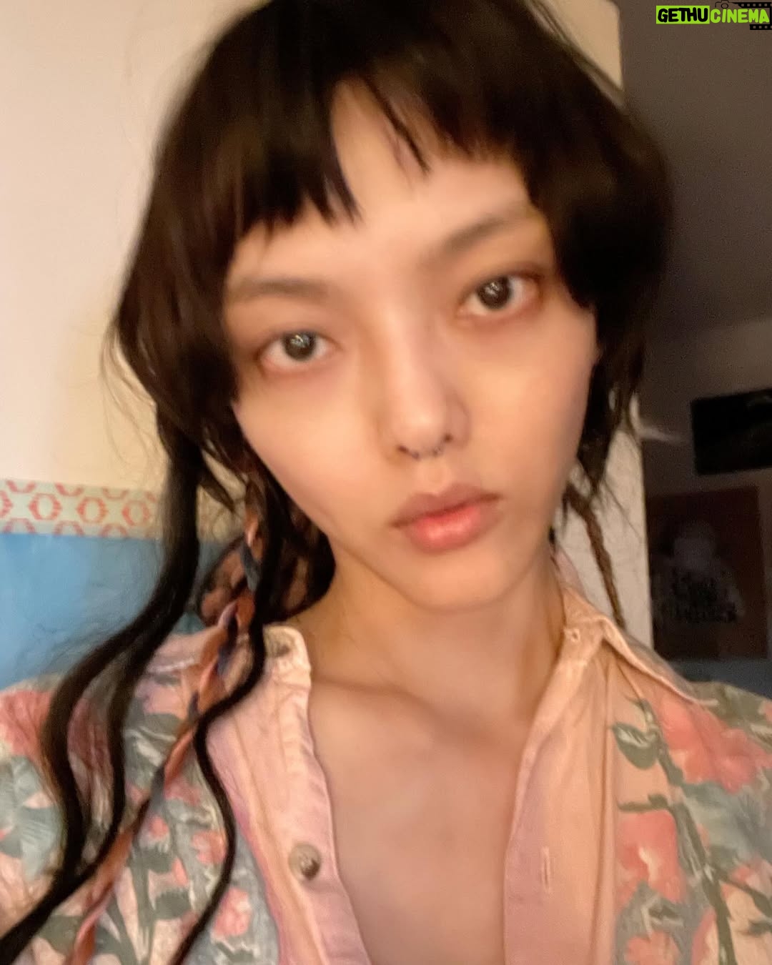 Rila Fukushima - 3 Likes - Pictures from film set .
“Electric child”
以前スイス&ドイツで撮影した『electric child』の撮影風景✨
①Akiko (my character)
②night shoot (midnight break)
③purple sunset (no filter !)
④getting ready (撮影前に呼吸を上げるためにひたすらスクワットしてる)
⑤waiting with #elliottcrossethove
⑥Fake blood
#switzerland #Germany #2022