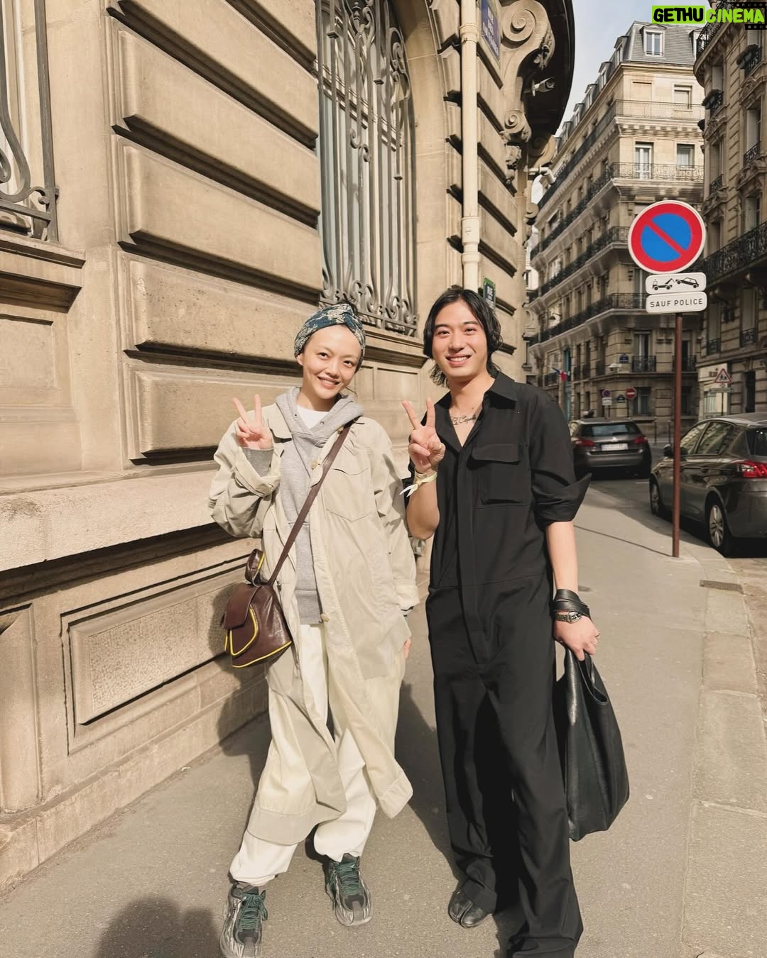 Rila Fukushima - 3 Likes - Paris 🇫🇷
パリに行ってきました。
① Musée de l'Orangerie #オランジュリー美術館
②Early in the morning
③Monet #LesNymphéas #waterlilies
④
⑤If me and @gaiarepossi were in the same school💓🤭
⑥ sent out postcards
⑦ sleepy Rila 🤤😴
⑧run into @shunsukeokabe 🚲
⑨run everybody run 🏃💨
⑩back stage
🔥