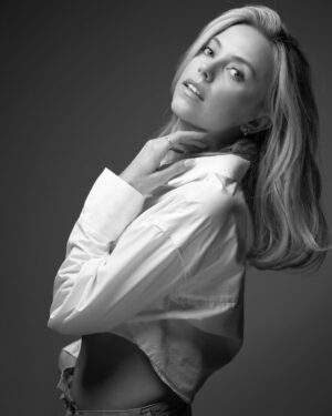 Riley Voelkel Instagram - Je t’aime Paris… see you so soon! 💋 Come find me this weekend at @cloudscon The Bloody Legacy 2 Convention! Can’t wait to give you guys so much love!

Photo credits:
Photographer- @mike.c.robertson 
Hair- @amelianaireshair 
Makeup- @makeupbyjlin 
Styling- @nikizarrabi