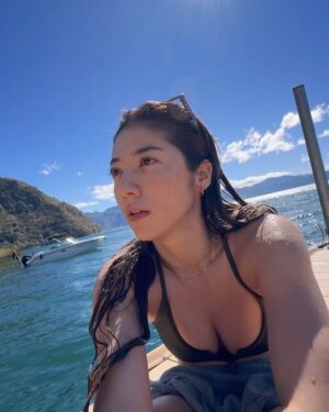 Rima Zeidan Instagram - 🗻Morning dips in the lake, volcanoes, and time well spent with amigos :) 

每天望著兩座火山，跳進冰冷的湖水三次，好過癮