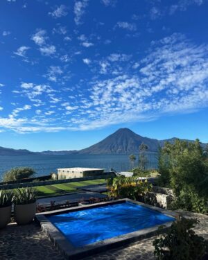Rima Zeidan Instagram - 🗻Morning dips in the lake, volcanoes, and time well spent with amigos :) 

每天望著兩座火山，跳進冰冷的湖水三次，好過癮