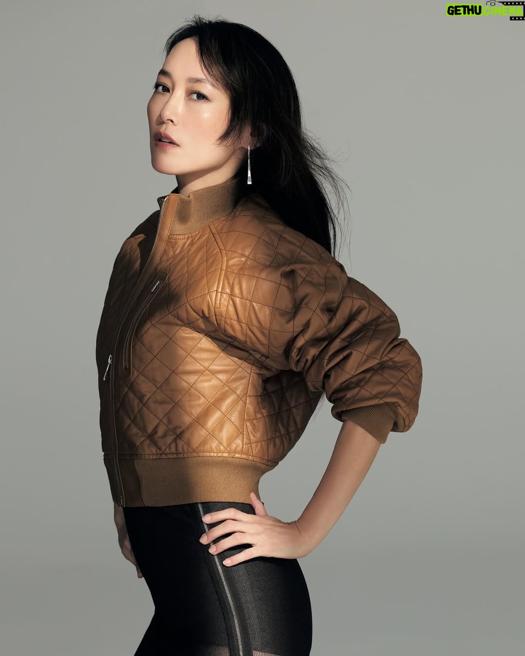 Rinko Kikuchi - 4.4K Likes - 家庭画報
2025年4月号　発売中

2025年春夏
パリ・ミラノ・NY 最新コレクション

素敵なお洋服たち
いろいろな表情 2

photographer／伊藤彰紀〈aosora〉
stylist／伊藤美佐季
hair stylist／森岡祐介〈eight peace〉
make-up／SHINOBU ABE〈関川事務所〉

#Kateigaho
#家庭画報 
@kateigaho 
@akinoriito 
@jewelryconcierge_m 
@pyuuuuuu 
@shinobuabemua