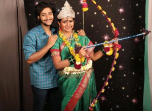 Rinku Rajguru Instagram - सैराट!!! ❤️ 
पिक्चर शूट करतानाचा पूर्ण प्रवासच आमच्यासाठी स्वप्नगत होता, आणि पिक्चर रिलीज झाल्यानंतरचा हा 9 वर्षांचं प्रवास तुम्ही बघतच आलाय. आज 9 वर्षांनी सैराट परत रिलीज होतोय याचा आम्हाला आज खरच खुप आनंद होत आहे. परत मोठ्या स्क्रीनवर आर्ची-परश्या म्हणून तुम्हाला भेटायला येतोय . 
आणि हे शक्य झाल ते फक्त नागराज आण्णामुळे! @nagraj_manjule सैराटमुळे आमच्या आयुष्याला कलाटणी मिळाली, आणि त्याबद्दल आम्ही आण्णांचा कायम ऋणी राहीन. आणि तुम्हा सगळ्यांच्या प्रेमासाठी धन्यवाद !
तुमच्या जवळच्या चित्रपटगृहात जाऊन परत “सैराटमय” व्हायला विसरू नका !!! #sairat #rinkurajguru #akashthosar 
📸 @amit_bhokase