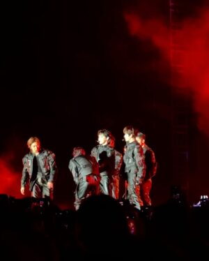 Rinrada Kaewbuasai Instagram - คอนเสิร์ต ❎ คาราโอเกะ ✅✅✅
#NCT127_NEOCITY_THE_MOMENTUMinBKK
(완전 제일 큰 노래방이다! 🥳)