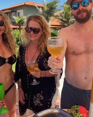 Rita Guedes Instagram - Eu sou do mar , do vento, do sol, …. e muito mais. Dias incríveis com pessoas que amo #love #family #verao