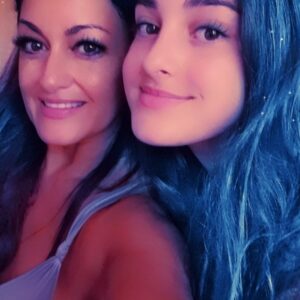 Rita Guerra Instagram - A flor mais linda do meu jardim faz 18 anos🥰
Que orgulho em ti, minha filha, desejo-te tudo de bom na vida, bem mereces❤️❤️❤️ Estarei sempre aqui para tudo, Luv U🥰

@madi.guerra_ 
#18anos #aniversário #amelhorfilhadomundo