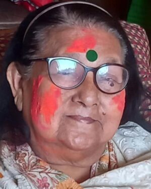 Rituparna Sengupta Instagram - Happy Holi ma ❤️ Subho Dol purnima....🙏My first dol purnima without you...I can't touch your feet today or smear you with colours..which you loved the most..you will not make the satyanarayan thakurer shinni..the best thing on Dol purnima ..and spend long hours in the puja room irrespective of your health issues ...we are so clueless without you....Ma miss you so much 🩷 Happy Holi to you ma and everyone ....miss you always and ever .....🙏Tumi bhalo theko ma ❤️