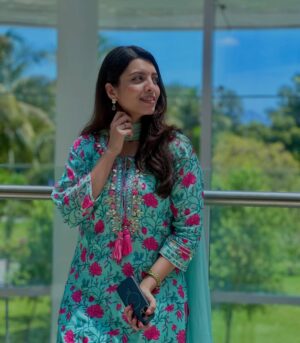 Riya Deepsi Instagram - This trip is a kickstart to my year 2025✨ blessings of balaji and love and support from everyone ♥️ glad to have reunited with you all and receive blessings from the divine 🫶 
Thankyou Mohan babu and @vishnumanchu for making this happen and for inviting me into your beautiful university and a grand celebration on your special day 🙏🏻✨ All the very best for Kannappa 😄
@sourabhraaj.jain @thakur_anoopsingh @arpitranka @rohitvbhardwaj @shaheernsheikh @1ahamsharma @thesauravgurjar @dir_mukesh 
#balaji#kannappa#blessings#love#light#explore#foryoupage#riyadeepsi#mahabharat