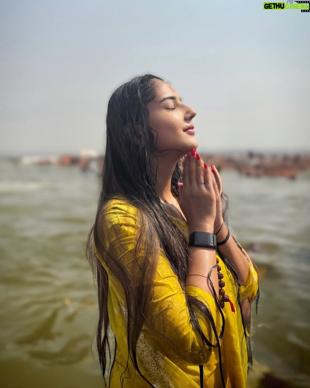 Riya Sharma - 52.6K Likes - MAHAKUMBH 2025 🙏🏻 🚩
Happy Maha Shivratri, HAR HAR MAHADEV!! 🙏🏻🔱
#mahakumbh #prayagraj #mahashivratri
