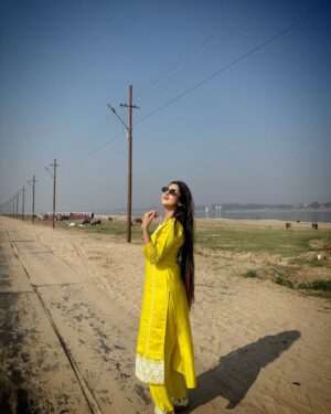 Riya Sharma Instagram - MAHAKUMBH 2025 🙏🏻 🚩 

Happy Maha Shivratri, HAR HAR MAHADEV!! 🙏🏻🔱

#mahakumbh #prayagraj #mahashivratri