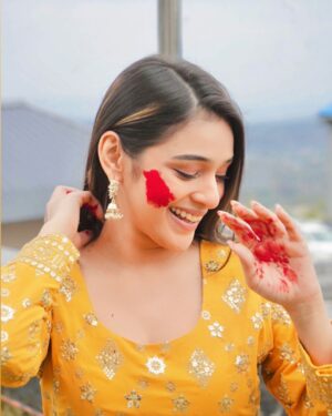 Rj Mahvash Instagram - Har din rang badalne walo ko bhi HAPPY HOLIIIII🤌🏻😂♥️