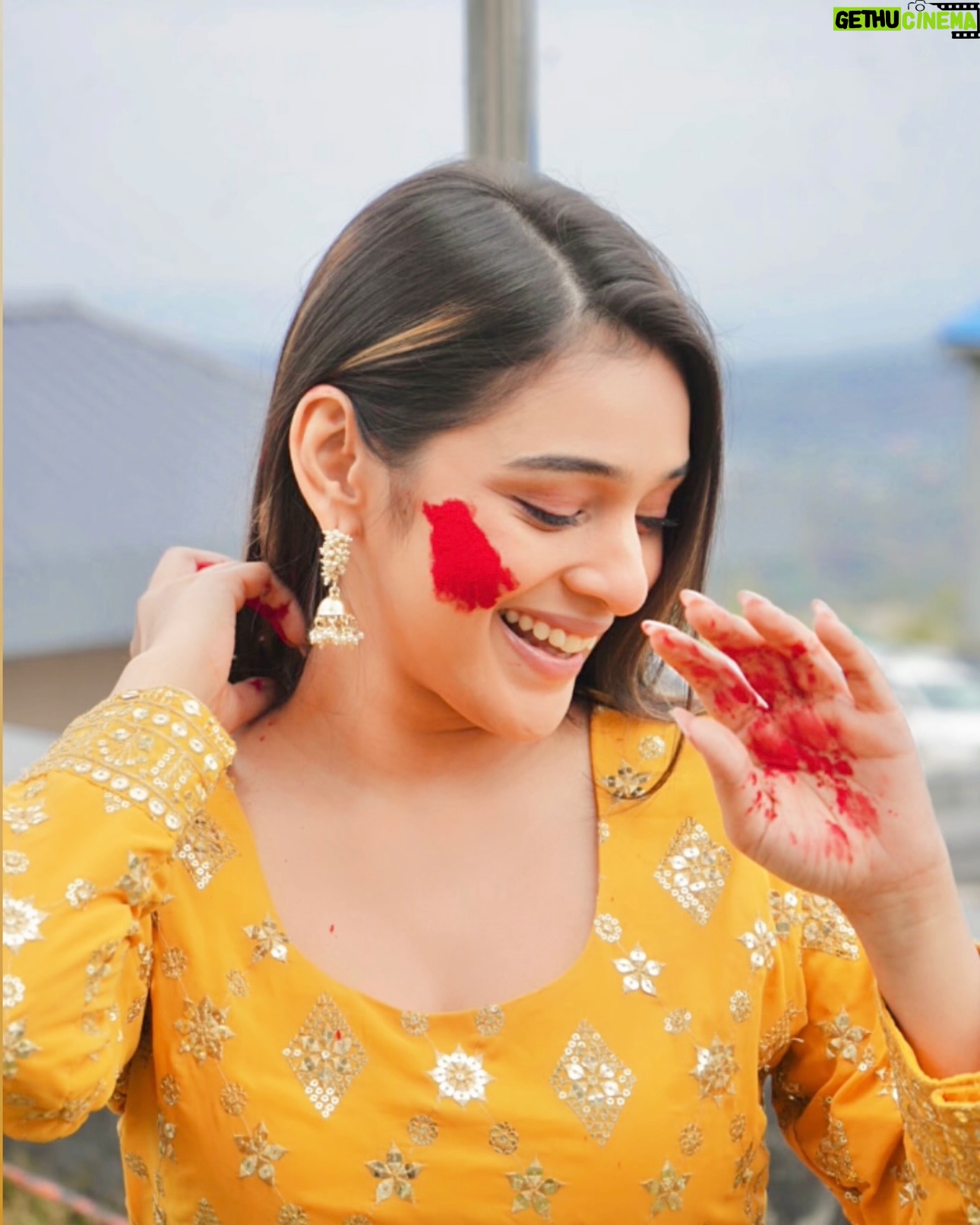 Rj Mahvash - 869.6K Likes - Har din rang badalne walo ko bhi HAPPY HOLIIIII🤌🏻😂♥️