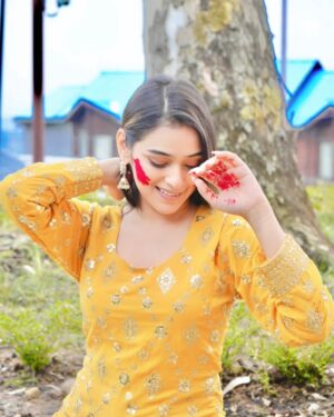 Rj Mahvash Instagram - Har din rang badalne walo ko bhi HAPPY HOLIIIII🤌🏻😂♥️
