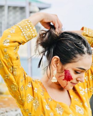 Rj Mahvash Instagram - Har din rang badalne walo ko bhi HAPPY HOLIIIII🤌🏻😂♥️