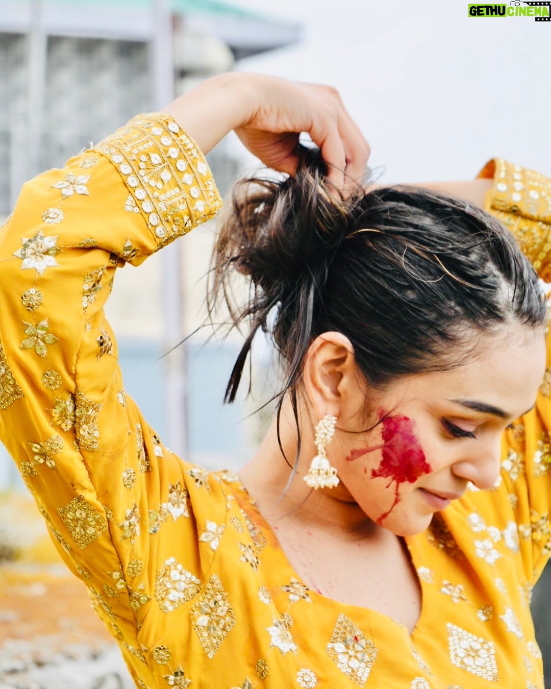 Rj Mahvash - 869.6K Likes - Har din rang badalne walo ko bhi HAPPY HOLIIIII🤌🏻😂♥️