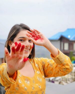 Rj Mahvash Instagram - Har din rang badalne walo ko bhi HAPPY HOLIIIII🤌🏻😂♥️