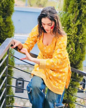 Rj Mahvash Instagram - Har din rang badalne walo ko bhi HAPPY HOLIIIII🤌🏻😂♥️