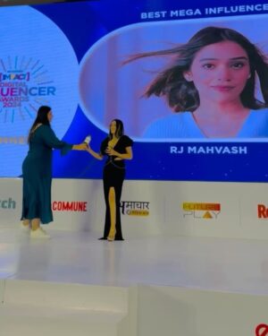 Rj Mahvash Instagram - Starting with just 2000rs for my first brand promotion to now being a full-fledged film producer ... I have seen it all🙇🏻‍♀️But trust me chote sheher se nikal ke , hamare liye to mc donalds jana hi bohot badi baat hoti thi us time.. ke crazy krlia aj😂 metro city ghumne ka craze hota tha bhai, phir naye sheher me akele ana... aur apne dum pe ye sab achieve karna... GUPTA! Maja bohot aata hai khudse kuch karne me! 🙏🤌🏻🥹itne bade sapne to dekhe bhi nai the jitne poore karliye..not my first award but every little achievement feels special.
.
.
.
.
Dress credits: @shantanunikhil