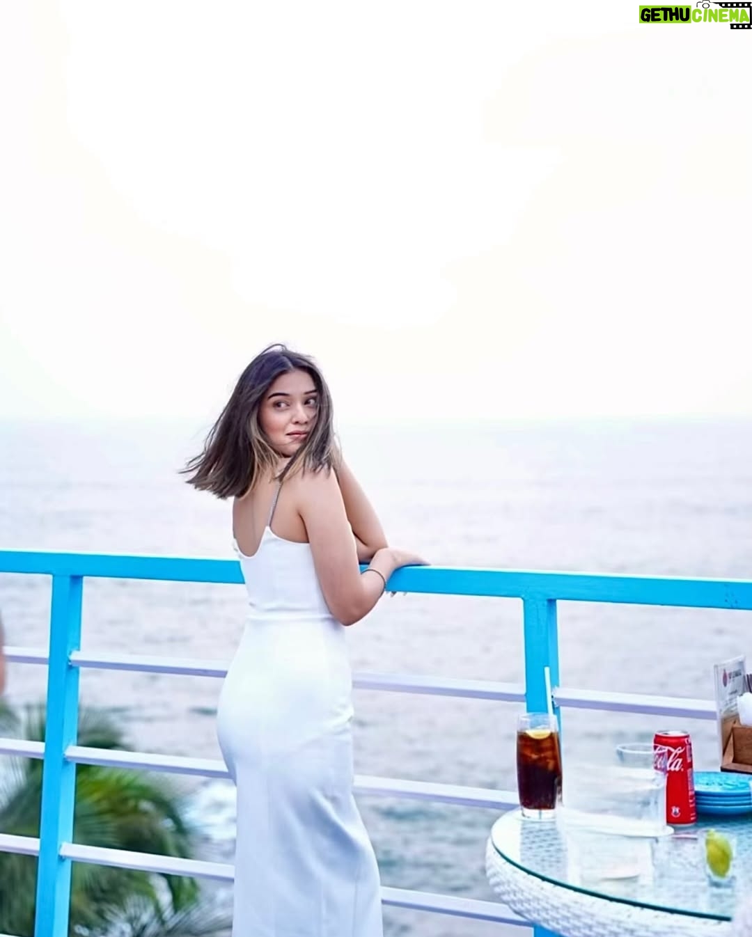 Rj Mahvash - 659.2K Likes - Drowning in the sunset again ✨✨