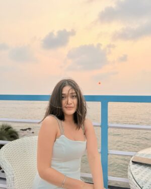 Rj Mahvash Instagram - Drowning in the sunset again ✨✨