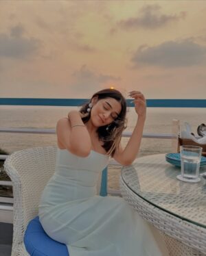 Rj Mahvash Instagram - Drowning in the sunset again ✨✨