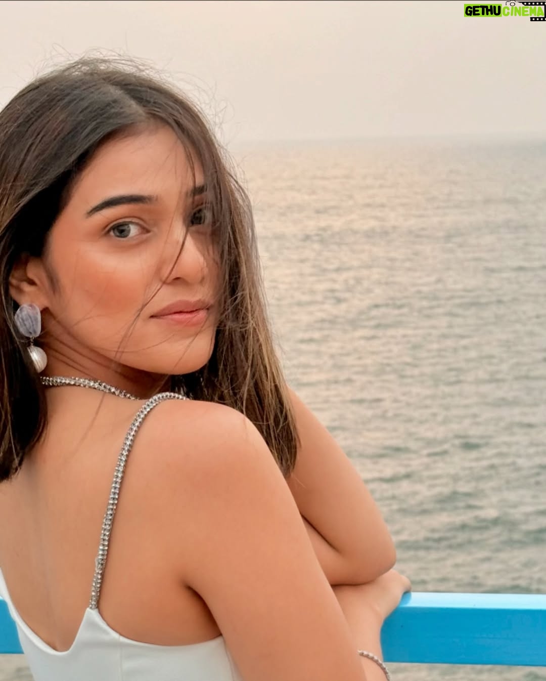 Rj Mahvash - 659.2K Likes - Drowning in the sunset again ✨✨