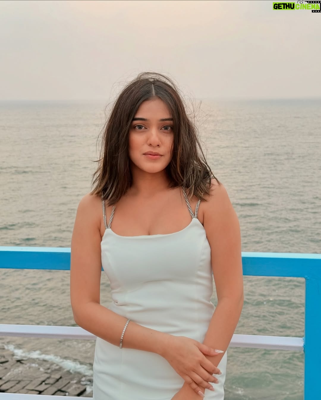 Rj Mahvash - 659.2K Likes - Drowning in the sunset again ✨✨