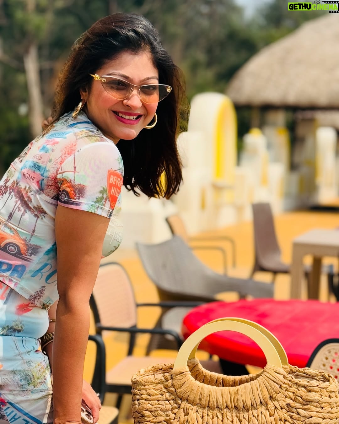 Rooqma Ray - 42.4K Likes - Seaside vibes ☀️🐚🌊🏖️
Clicked by @sreetama_roychowdhury
#insta #beach #summer #vibes #music #love #rooqmaray #holi
