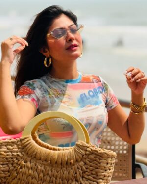 Rooqma Ray Instagram - Seaside vibes ☀️🐚🌊🏖️

Clicked by @sreetama_roychowdhury 

#insta #beach #summer #vibes #music #love #rooqmaray #holi