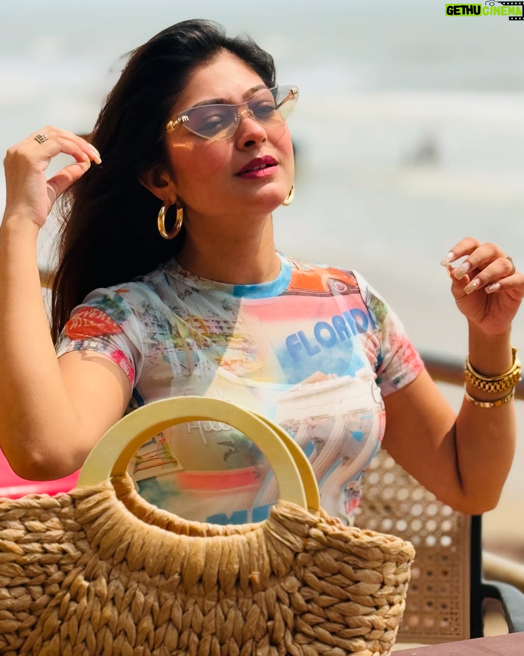 Rooqma Ray - 42.4K Likes - Seaside vibes ☀️🐚🌊🏖️
Clicked by @sreetama_roychowdhury
#insta #beach #summer #vibes #music #love #rooqmaray #holi