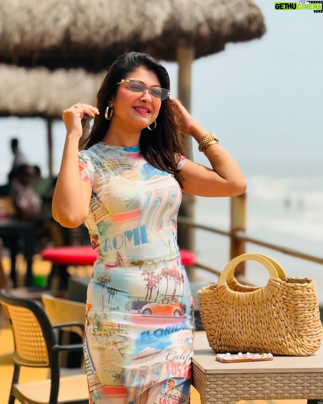 Rooqma Ray - 42.4K Likes - Seaside vibes ☀️🐚🌊🏖️
Clicked by @sreetama_roychowdhury
#insta #beach #summer #vibes #music #love #rooqmaray #holi