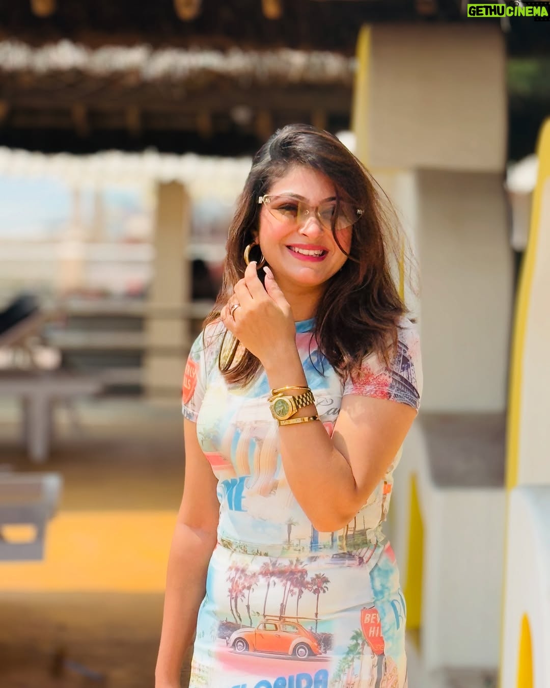 Rooqma Ray - 42.4K Likes - Seaside vibes ☀️🐚🌊🏖️
Clicked by @sreetama_roychowdhury
#insta #beach #summer #vibes #music #love #rooqmaray #holi