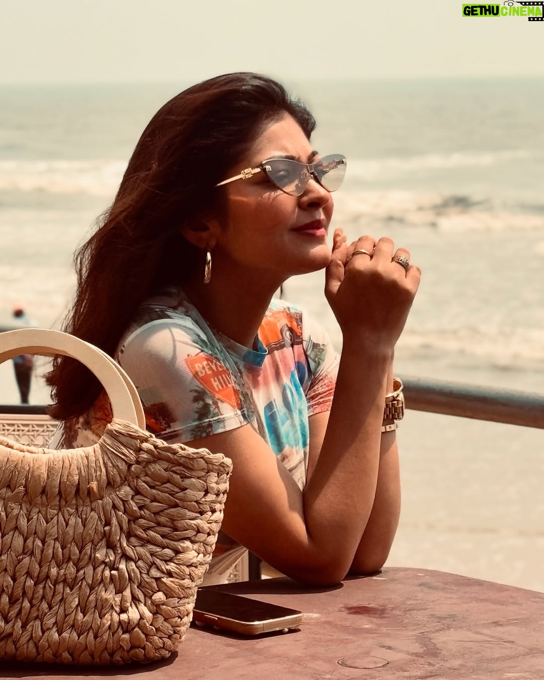 Rooqma Ray - 42.4K Likes - Seaside vibes ☀️🐚🌊🏖️
Clicked by @sreetama_roychowdhury
#insta #beach #summer #vibes #music #love #rooqmaray #holi