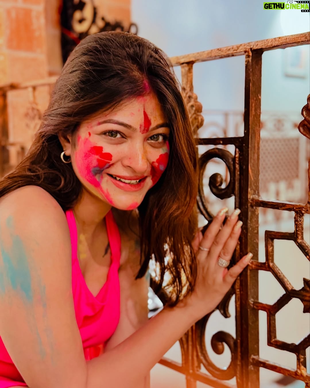 Rooqma Ray - 19.8K Likes - Happpyyyyy holiiiiii 🩷💛💚💜❤️
#holi #colours #rangbarse #rooqmaray #insta #instafit #2025