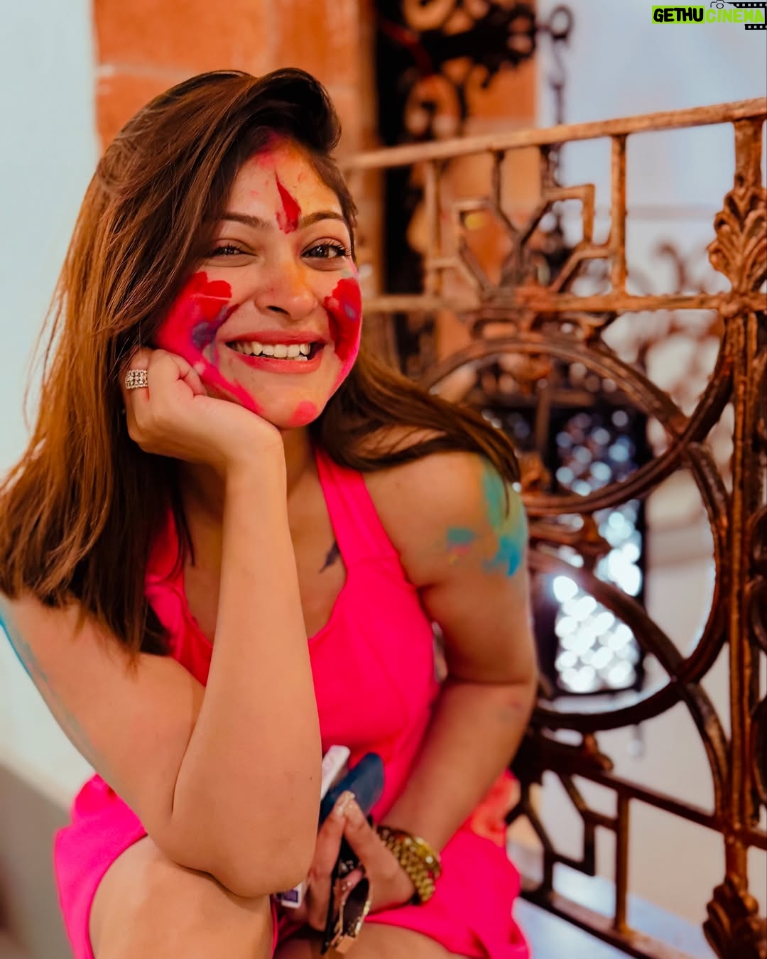 Rooqma Ray - 19.8K Likes - Happpyyyyy holiiiiii 🩷💛💚💜❤️
#holi #colours #rangbarse #rooqmaray #insta #instafit #2025