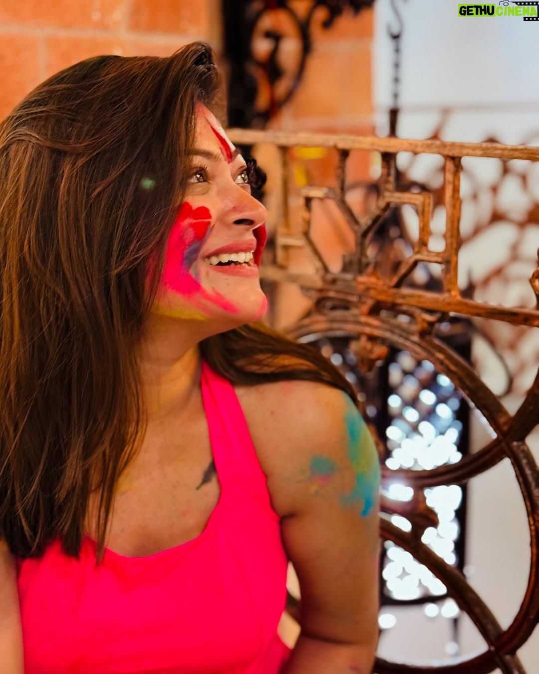 Rooqma Ray - 19.8K Likes - Happpyyyyy holiiiiii 🩷💛💚💜❤️
#holi #colours #rangbarse #rooqmaray #insta #instafit #2025