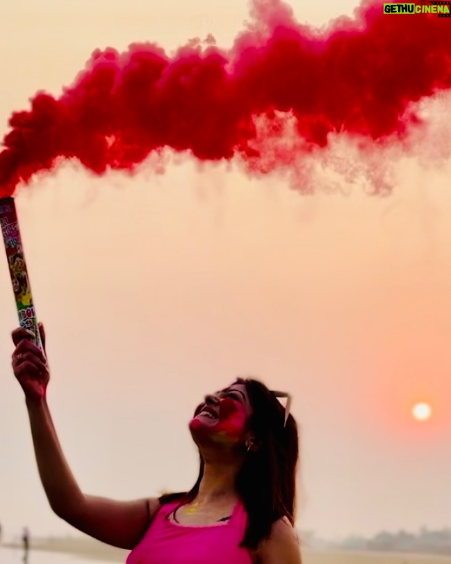 Rooqma Ray - 19.8K Likes - Happpyyyyy holiiiiii 🩷💛💚💜❤️
#holi #colours #rangbarse #rooqmaray #insta #instafit #2025