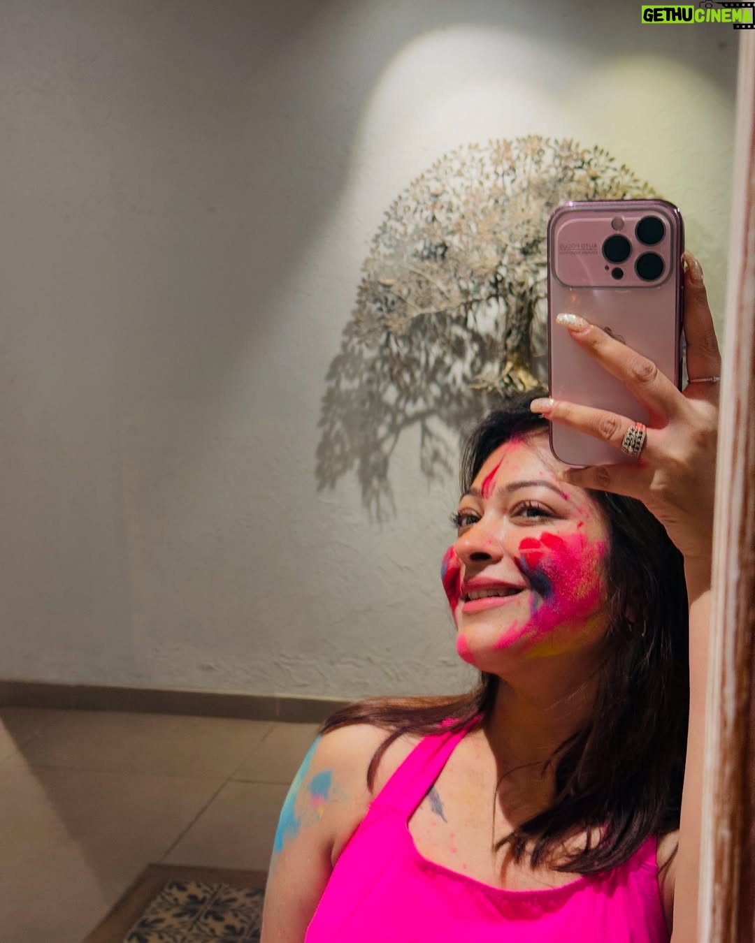 Rooqma Ray - 19.8K Likes - Happpyyyyy holiiiiii 🩷💛💚💜❤️
#holi #colours #rangbarse #rooqmaray #insta #instafit #2025