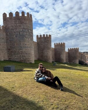 Rosanna Zanetti Instagram - Nos encantan estas mini escapadas familiares de un día para desconectar. Hoy hemos estado en Ávila (mi primera vez al igual que los niños) no puede ser más bonita y llena de historia, nos ha encantado 🫰🏼♥️