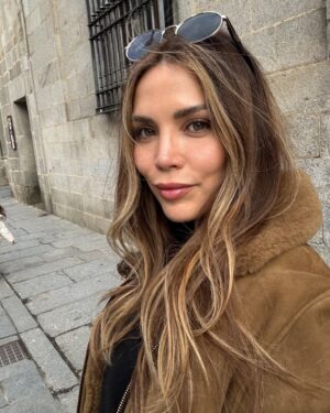 Rosanna Zanetti Instagram - Nos encantan estas mini escapadas familiares de un día para desconectar. Hoy hemos estado en Ávila (mi primera vez al igual que los niños) no puede ser más bonita y llena de historia, nos ha encantado 🫰🏼♥️